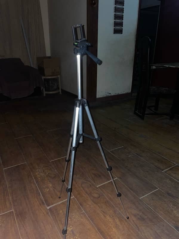 tripod stand 0