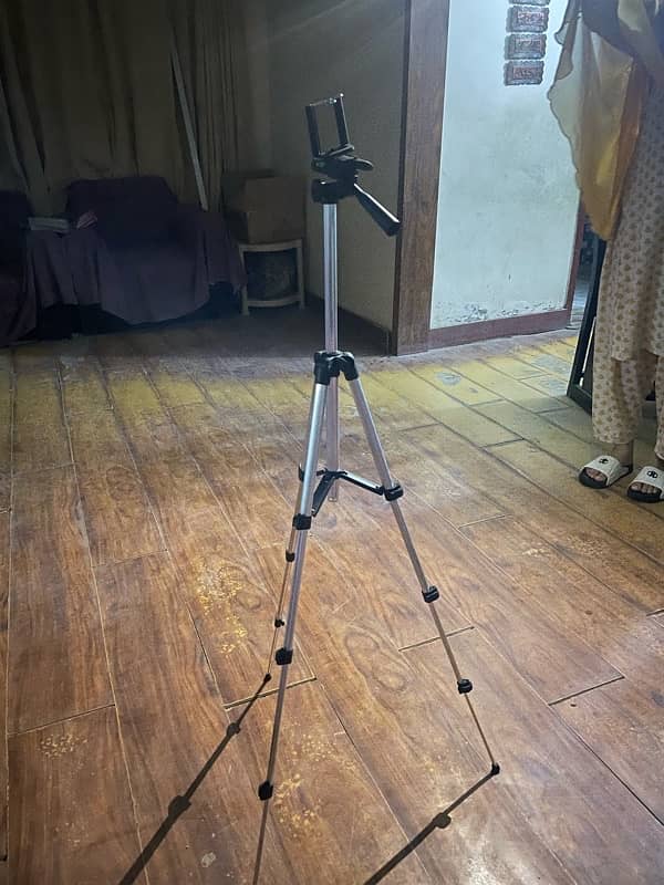 tripod stand 2