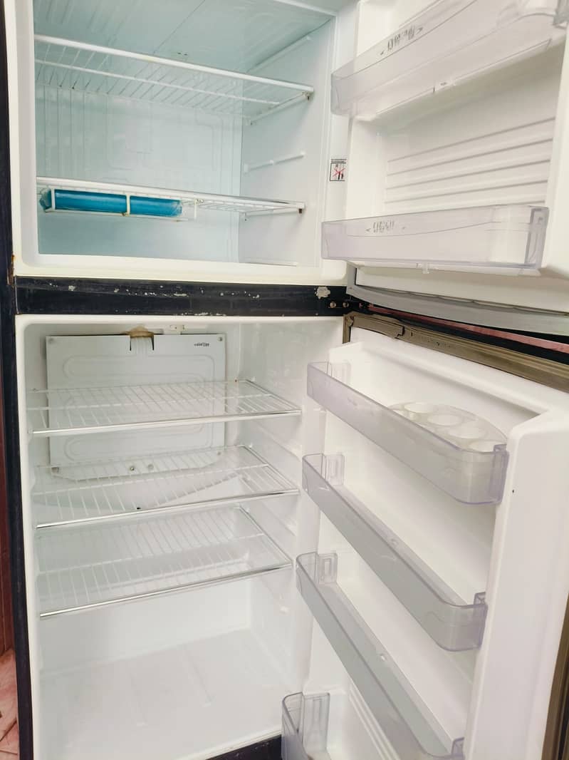 Dawlance Fridge medium size (0306=4462/443) awsumseet 4