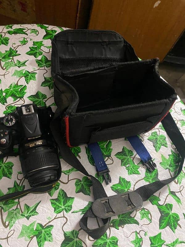 I want to sell my Nikon Dslr Dc5200 model Condition 10/10 1