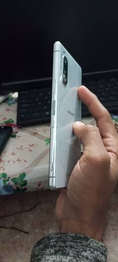 sony xperia 5 in white color