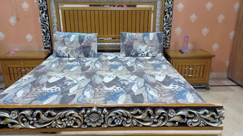 bedset with two side tables and dressing table 0