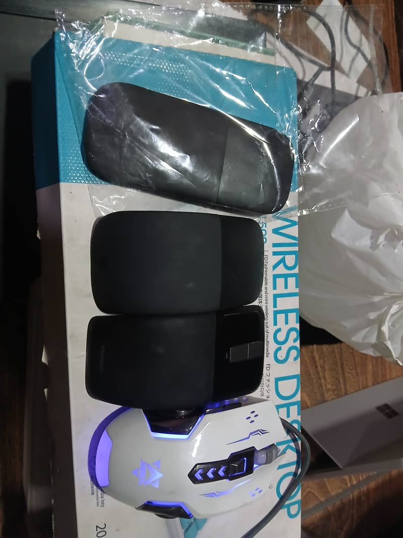 Microsoft Surface Arc Mouse Dongel and Bluetooth variants 1