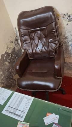 soft chair chabin & office Table  urgent  Sale