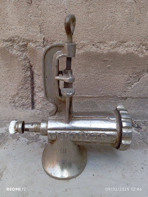 Manual Meat Grinder 1