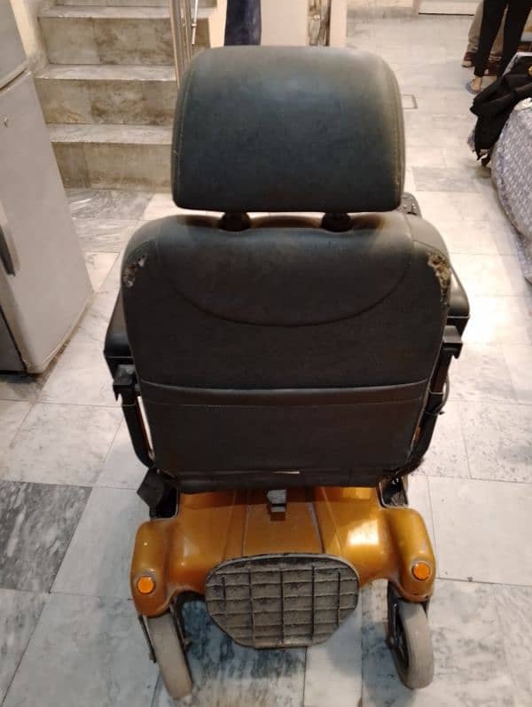 High-Quality Electric Wheelchair – Comfortable & Fully Automatic 2