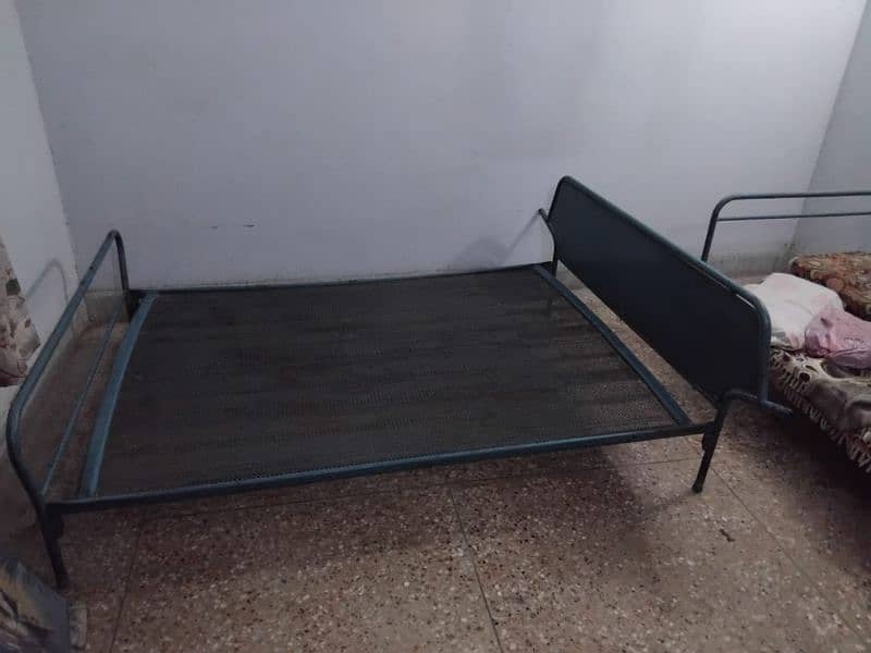 Queen size IRON BED 0