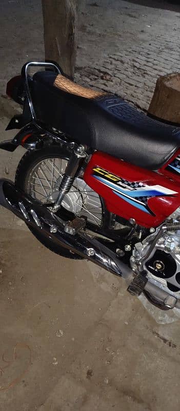 ybr vaghira k sath adjust chakwal odherwal men daikha ja skta h bike 1