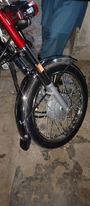 ybr vaghira k sath adjust chakwal odherwal men daikha ja skta h bike 2