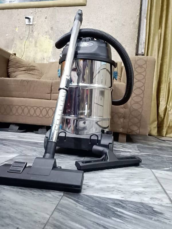 VACUUM CLEANER GOOD CONDITION 1