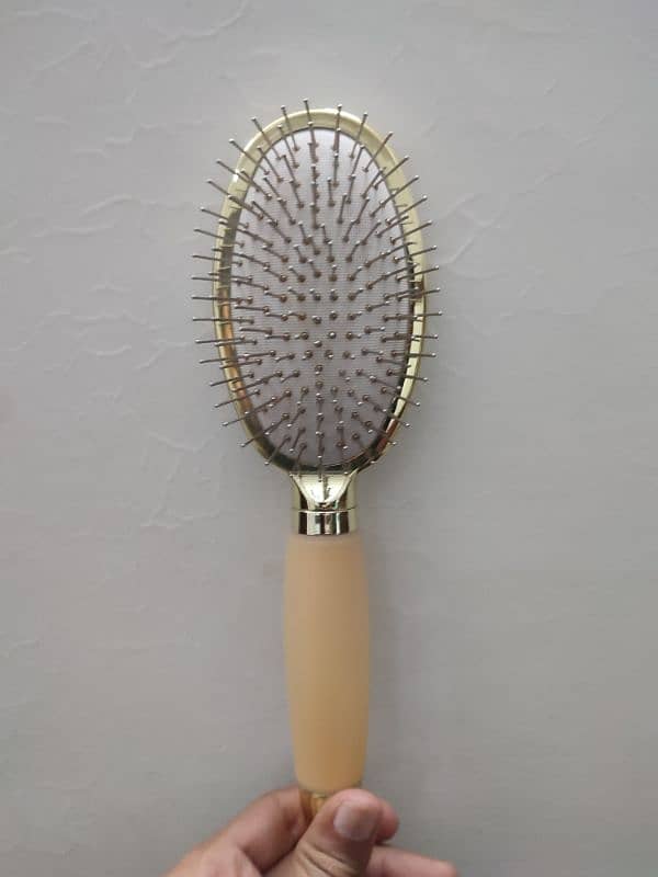 HAIR BRUSH 0