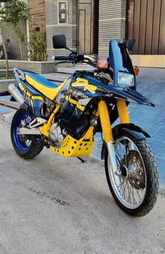 Suzuki DR 800S