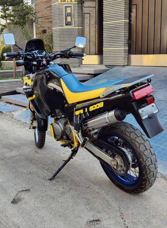 Suzuki DR 800S 3