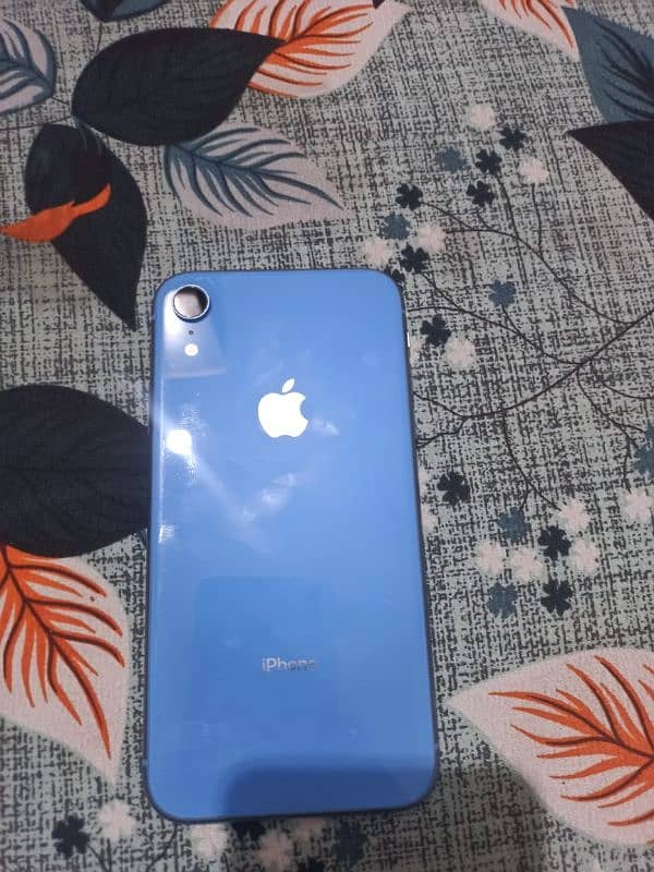 iphone XR 64gb jv 10/10 condition 5