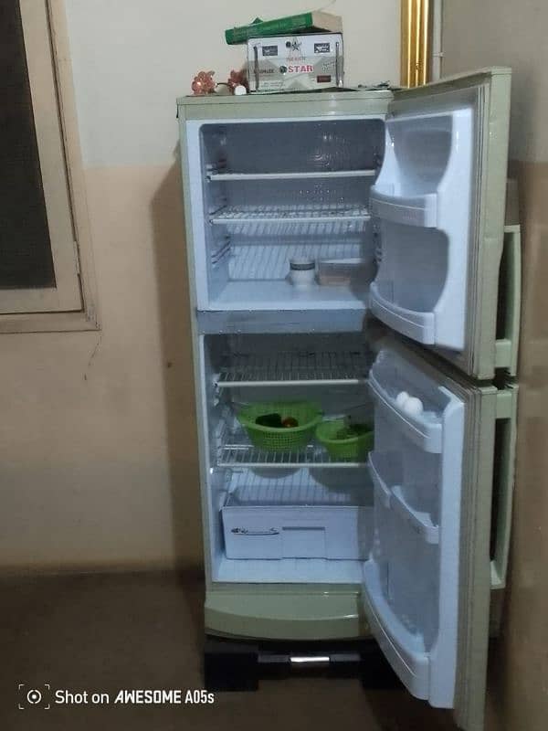 MEDIUM SIZE FRIDGE 2