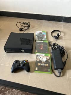 X box 360 10\10 condition with three games headphone and controller