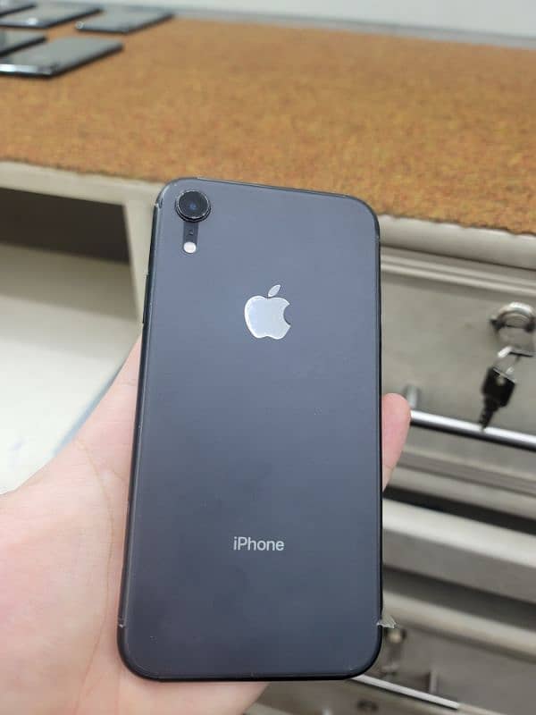 iphone XR 1