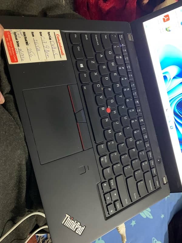 Lenovo T480s i7 8th generation 16 gb ram and 256 gb rom nvme 3