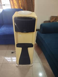 Water Dispenser. In New Condition.