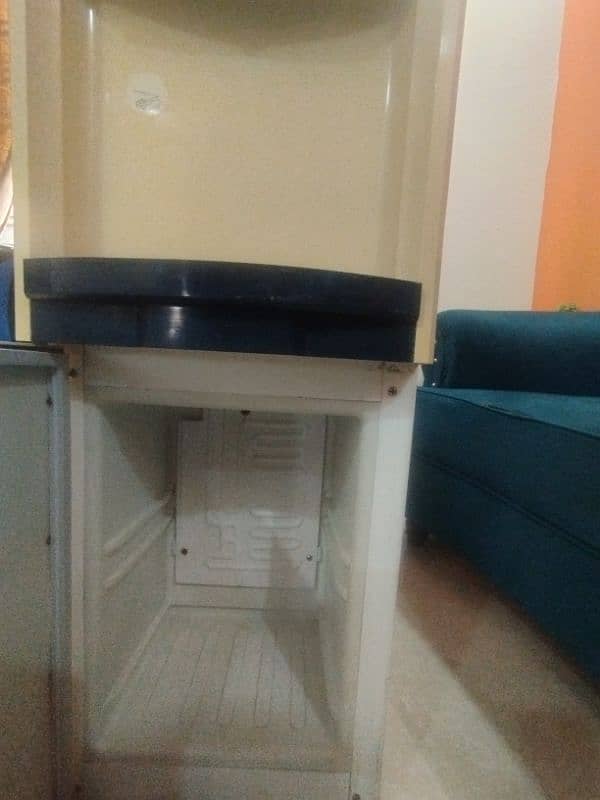 Water Dispenser. In New Condition. 1