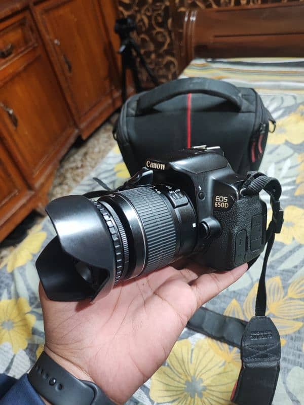 Canon 650d with 18/55mm Video auto focus. 1