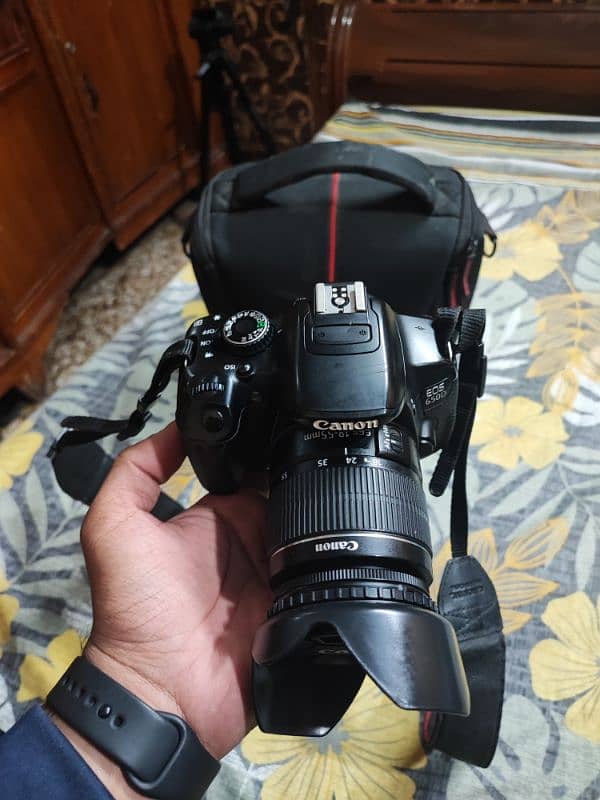 Canon 650d with 18/55mm Video auto focus. 2