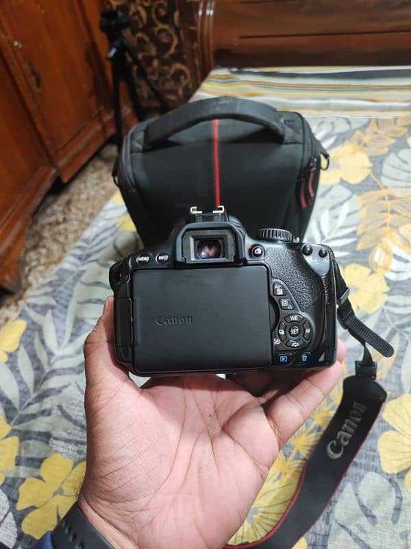 Canon 650d with 18/55mm Video auto focus. 4