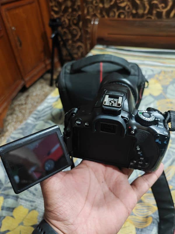 Canon 650d with 18/55mm Video auto focus. 7