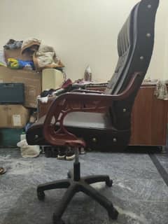 Pure Office Chair - Premium Quality Used Office Chair.