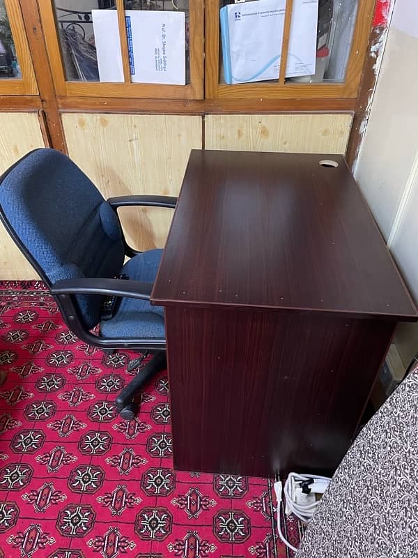 computer table and adjustment chair 2