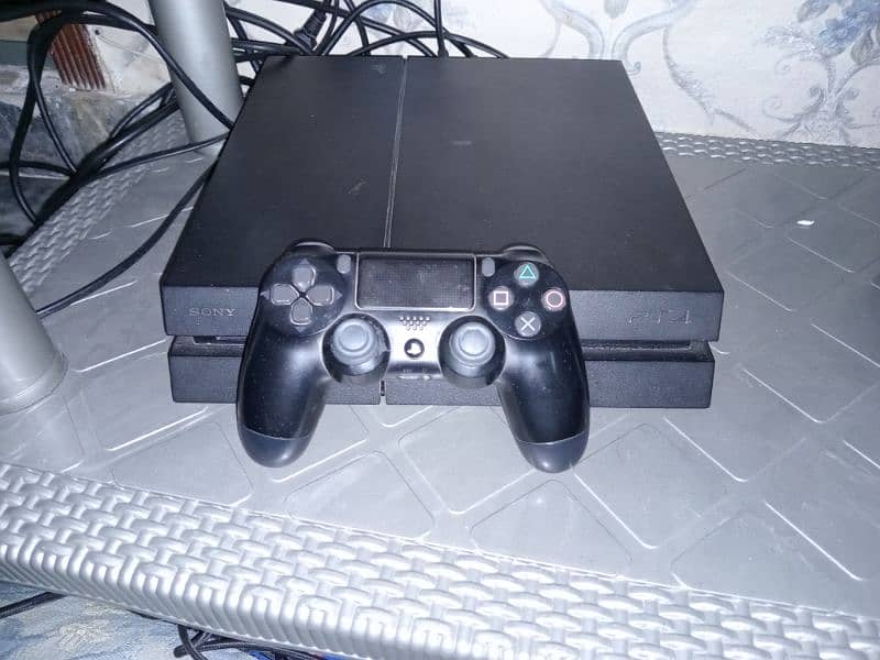 ps4 with original controller and 3 games 0