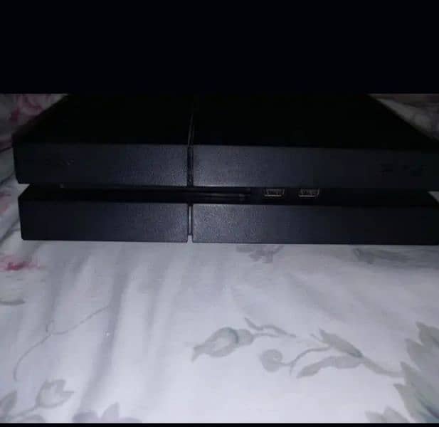 ps4 with original controller and 3 games 3