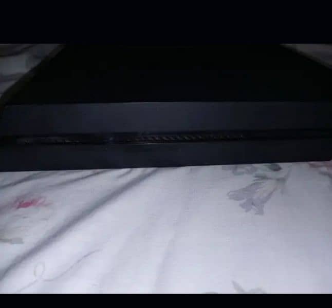 ps4 with original controller and 3 games 5