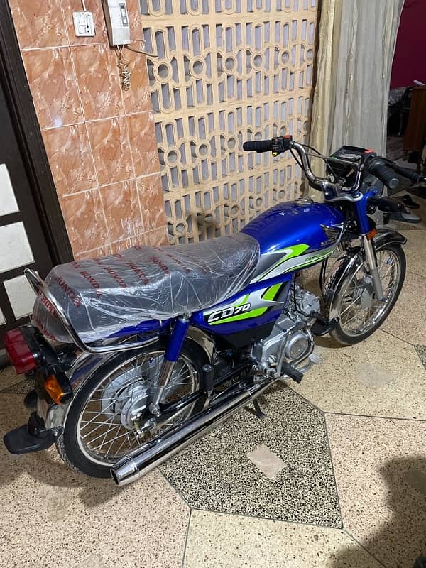 Honda CD 70 Blue color 4