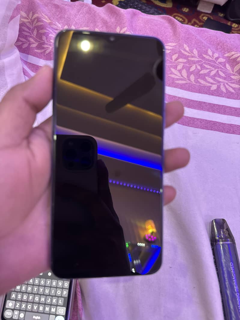 Vivo y33s 8+4/128gb 5