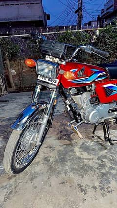 Honda 125 Red color