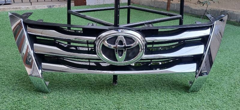 FORTUNER GENUINE GRILL 0