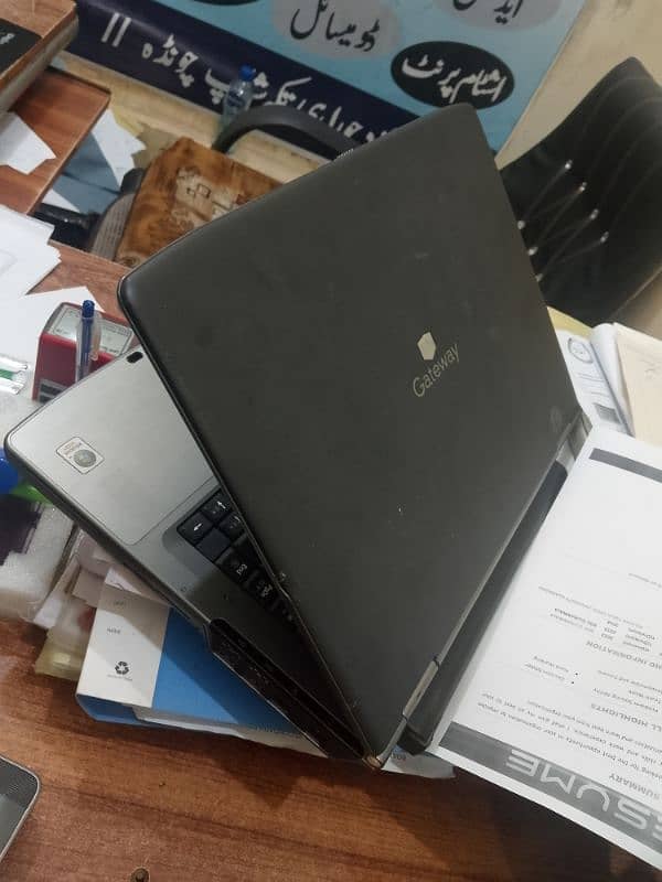 INTEL CORE 2 DUO LAPTOP 2 GB 180 GB 1