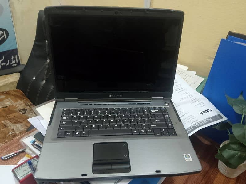 INTEL CORE 2 DUO LAPTOP 2 GB 180 GB 3