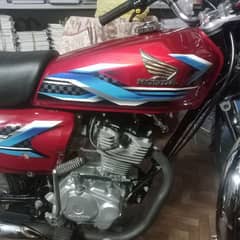 Honda 125 Karachi number excellent and original condition everything