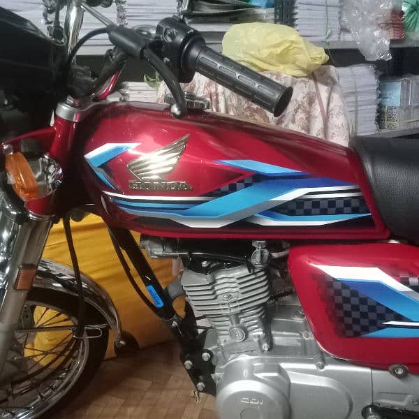 Honda 125 Karachi number excellent and original condition everything 1