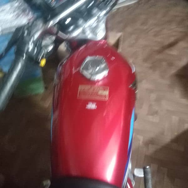 Honda 125 Karachi number excellent and original condition everything 2