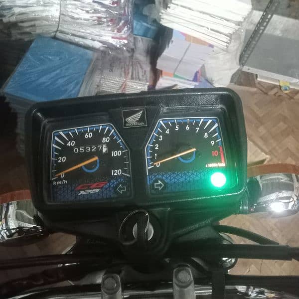 Honda 125 Karachi number excellent and original condition everything 3