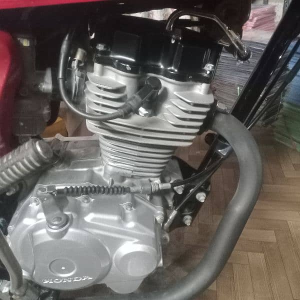 Honda 125 Karachi number excellent and original condition everything 4