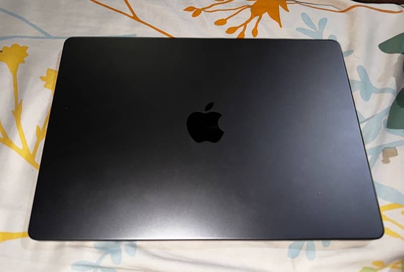 Macbook pro M3 pro 14 inch 18/512 2