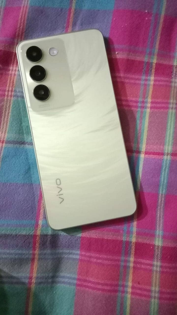 Vivo y100 1