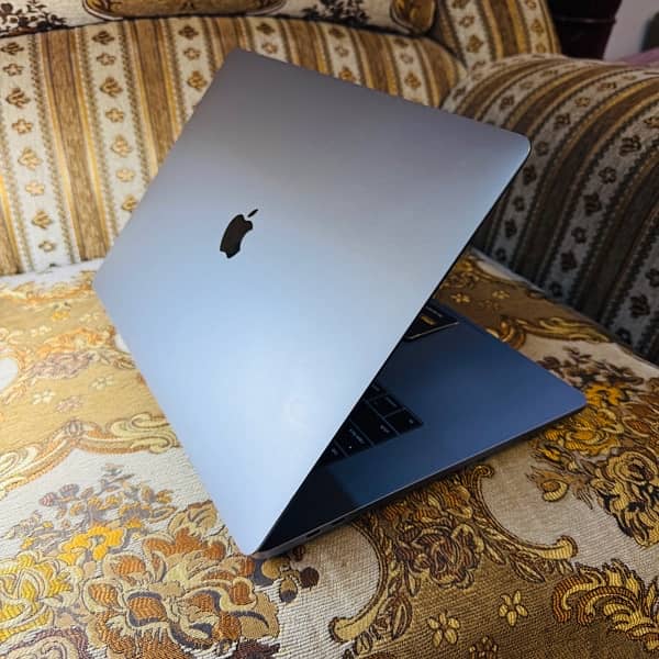 “SPECIAL OFFER ”Apple macbook pro  LATE 2017 model 15inch 16GB/512GB 0