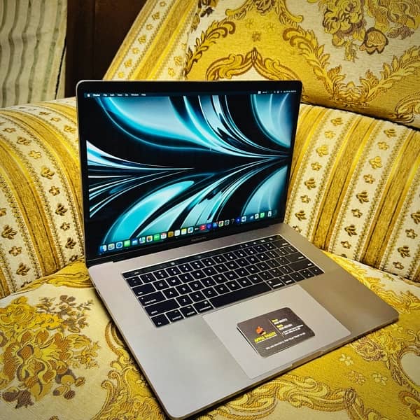 “SPECIAL OFFER ”Apple macbook pro  LATE 2017 model 15inch 16GB/512GB 2