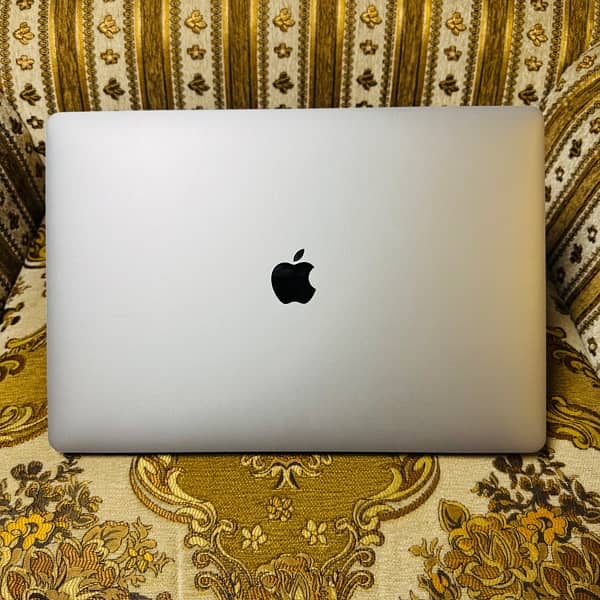 “SPECIAL OFFER ”Apple macbook pro  LATE 2017 model 15inch 16GB/512GB 6