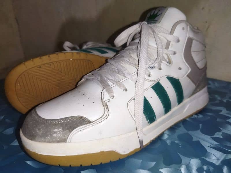 High-Top Sneakers – Used but in Good Condition 2